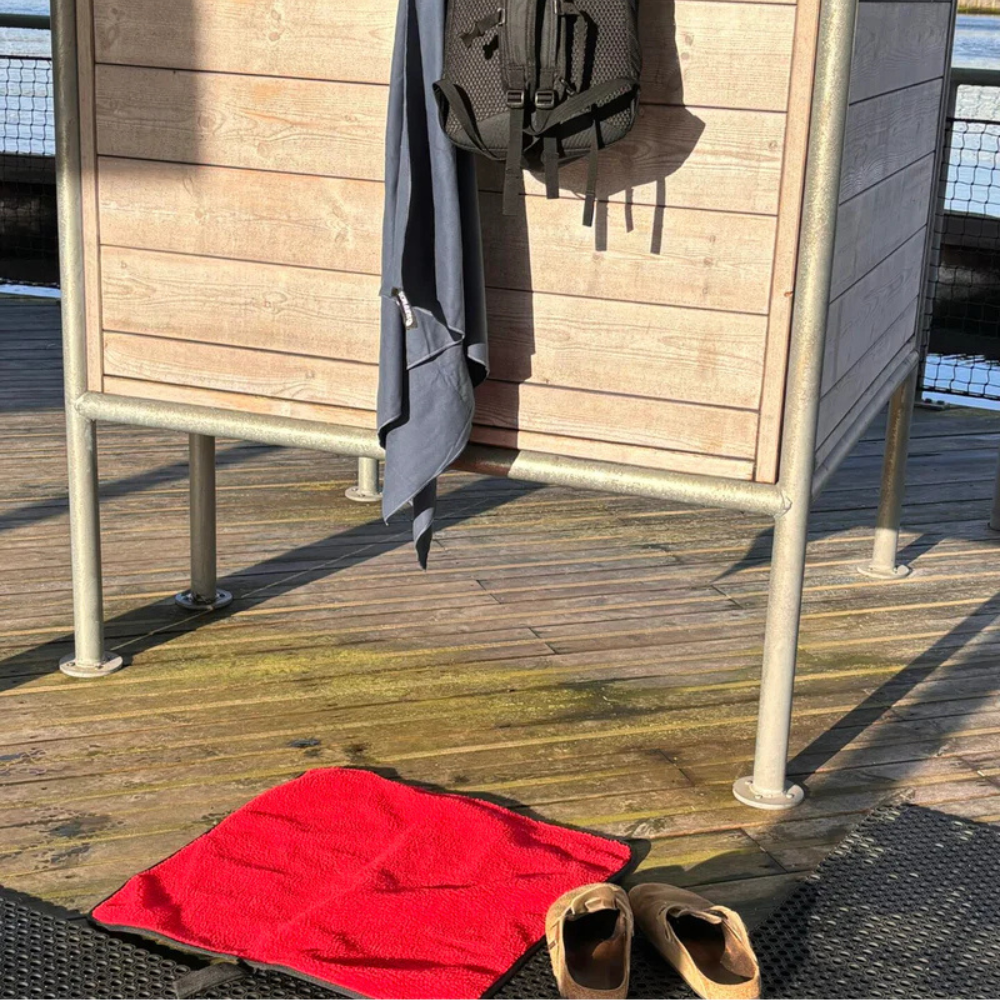 SURFMORE Change Mat – Sort/Rød